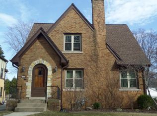 1932 N 71st St, Wauwatosa, WI 53213