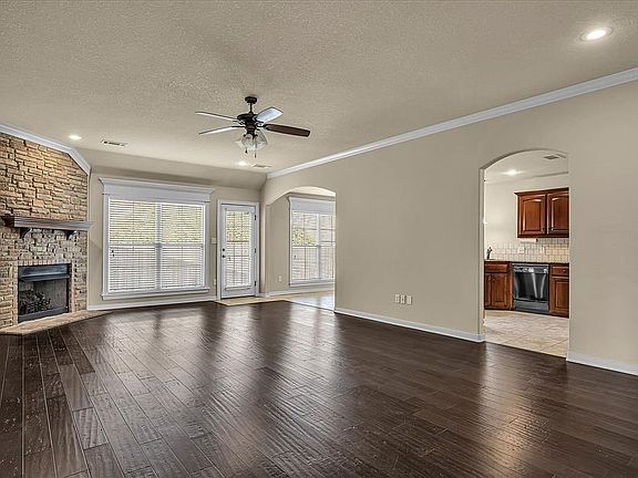 2nd image of 2531 Tavistock Pl
