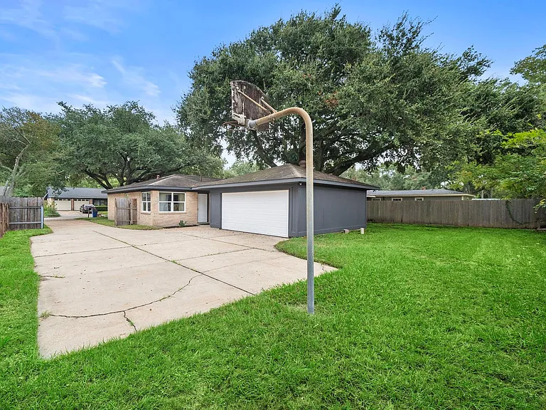 610 Acapulco Village Dr — Photo 25