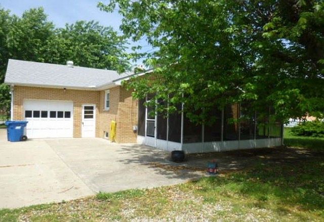 2nd image of 319 Park Dr
