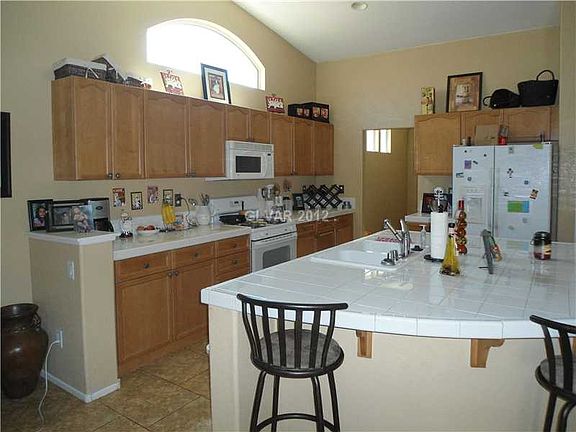 4th image of 9312 Thunder Falls Ct