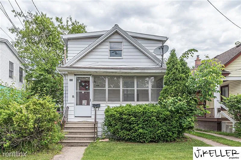 909 Woodlawn Avenue - 1 — Photo 1