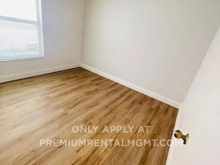 13403 Greenpointe Dr — Photo 27