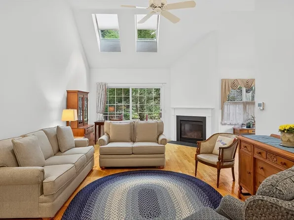 6 Mayfair Ct #6, Mashpee, MA 02649