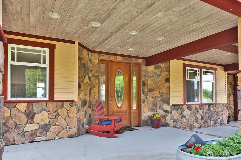 4th image of 18077 Fox Hollow Lane