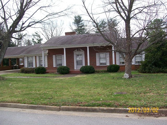 1st image of 307 Vaden Dr