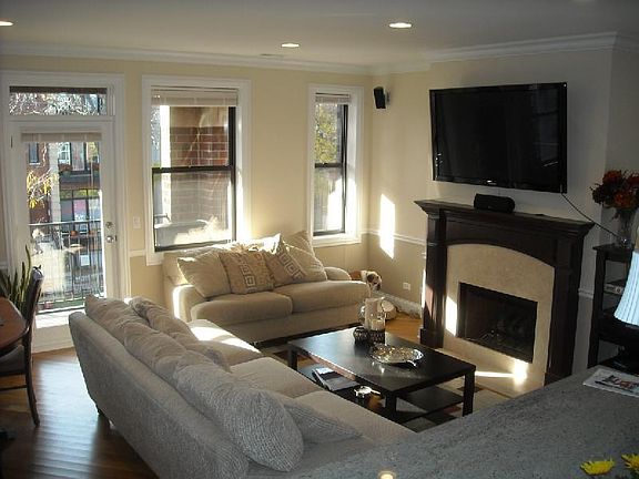 3rd image of 3217 N Kenmore Ave #1S