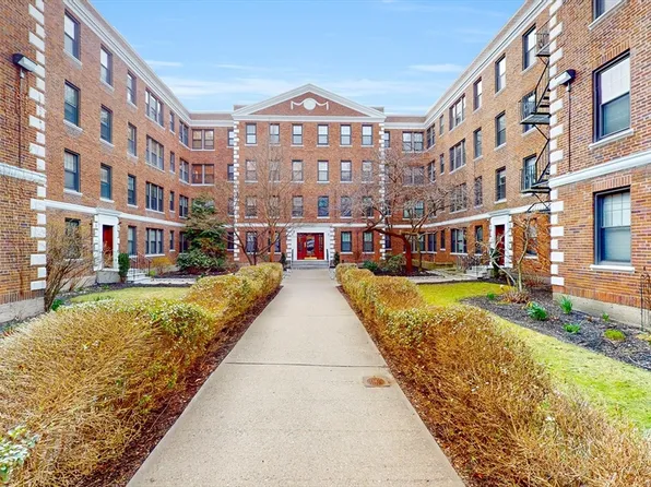 64 Queensberry St APT 111, Boston, MA 02215