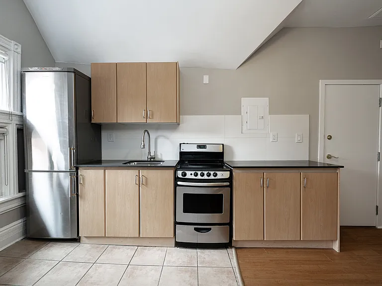 160 Huron St — Photo 30