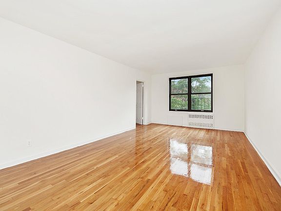 2nd image of 13235 Sanford Ave