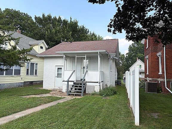 3rd image of 522 Phillips St