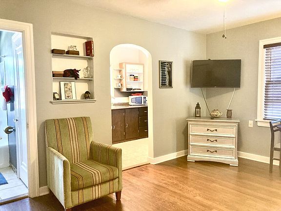 4th image of 805 14th St N APT 1