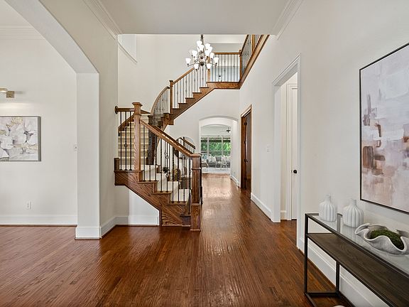 5th image of 750 Essex Dr