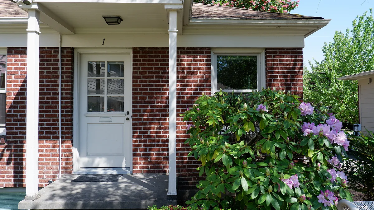 Front door, other view. - 1235 SE 26th Ave #1
