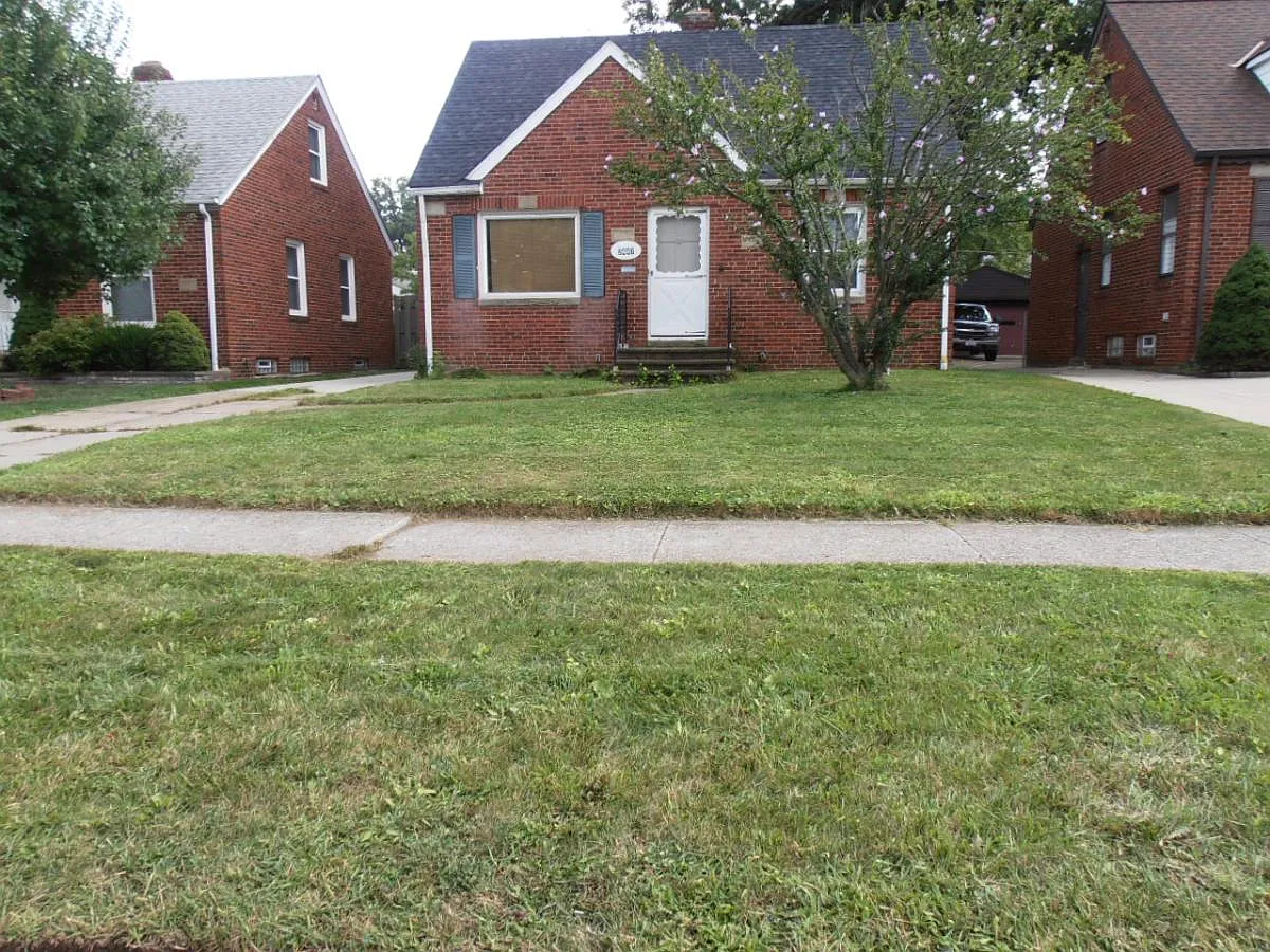 2447 Fortune Ave photo 1