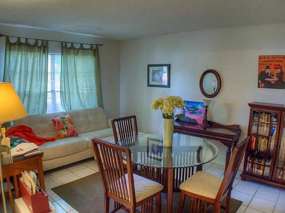 5th image of 16525 Silverhill Dr