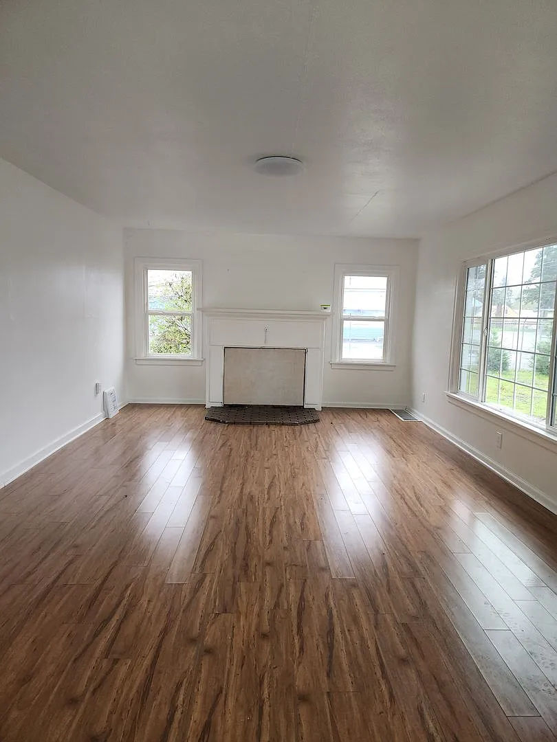 3-bedroom 1 bath House — Photo 2