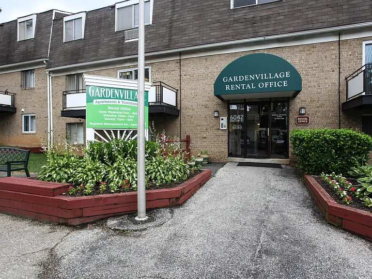 Gardenvillage Apartments and Townhouses — Photo 35