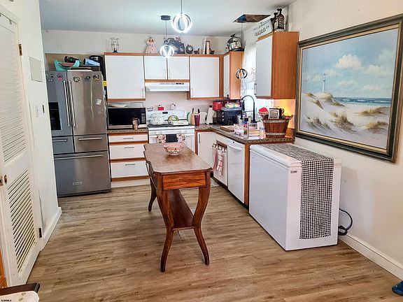 4th image of 209 N Dudley Ave