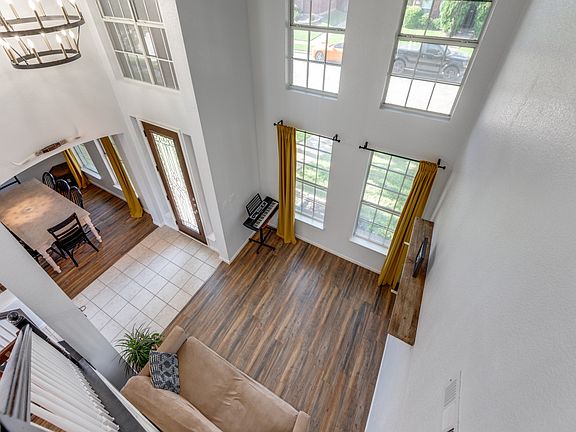 2nd image of 6008 Vineyard Ln