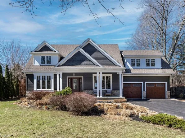 400 Hamilton Dr, Hamilton, ON L9G 2B1