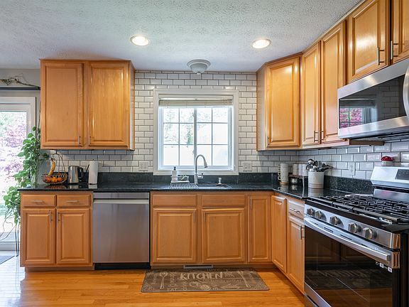 5th image of 17 Georgetown Drive