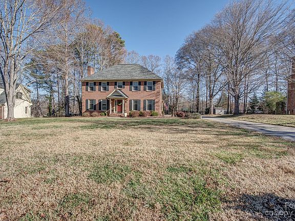 2nd image of 2840 Colony Woods Dr