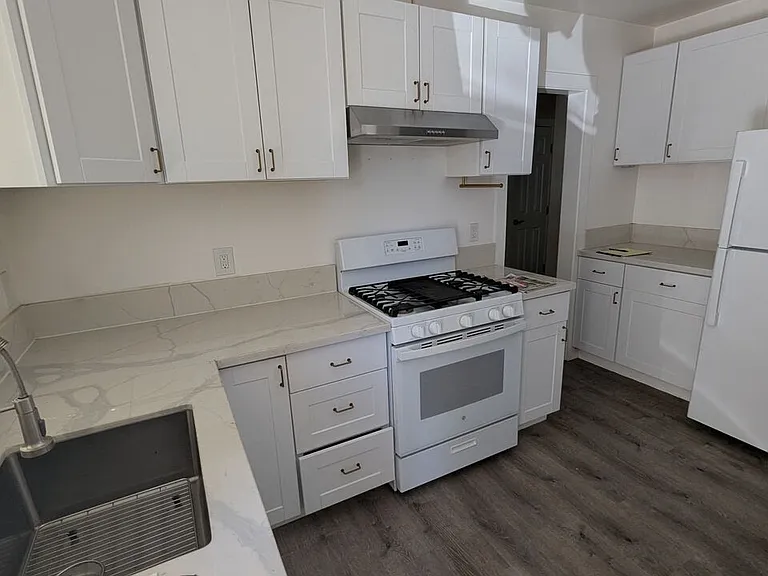 14156 Friar St — Photo 2