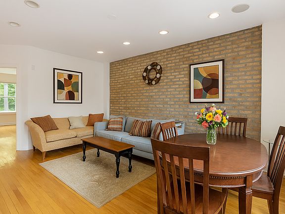 4th image of 2935 W Rosemont Ave APT 2