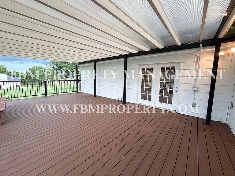 1526 E FM 813 — Photo 24