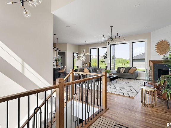 4th image of 5013 Pinecreek Ln