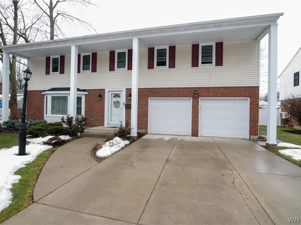 42 Carriage Cir, Williamsville, NY 14221