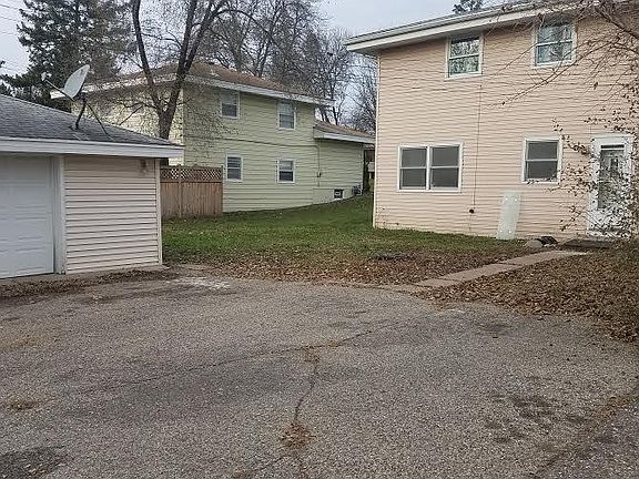 2nd image of 1420 Parkview Ln NE