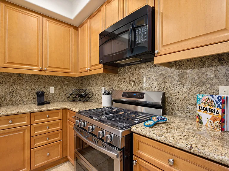 48663 Legacy Dr — Photo 9