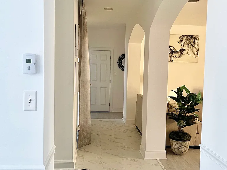 Entryway/hallway