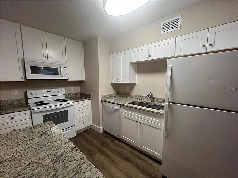 2472 Picnic St — Photo 6