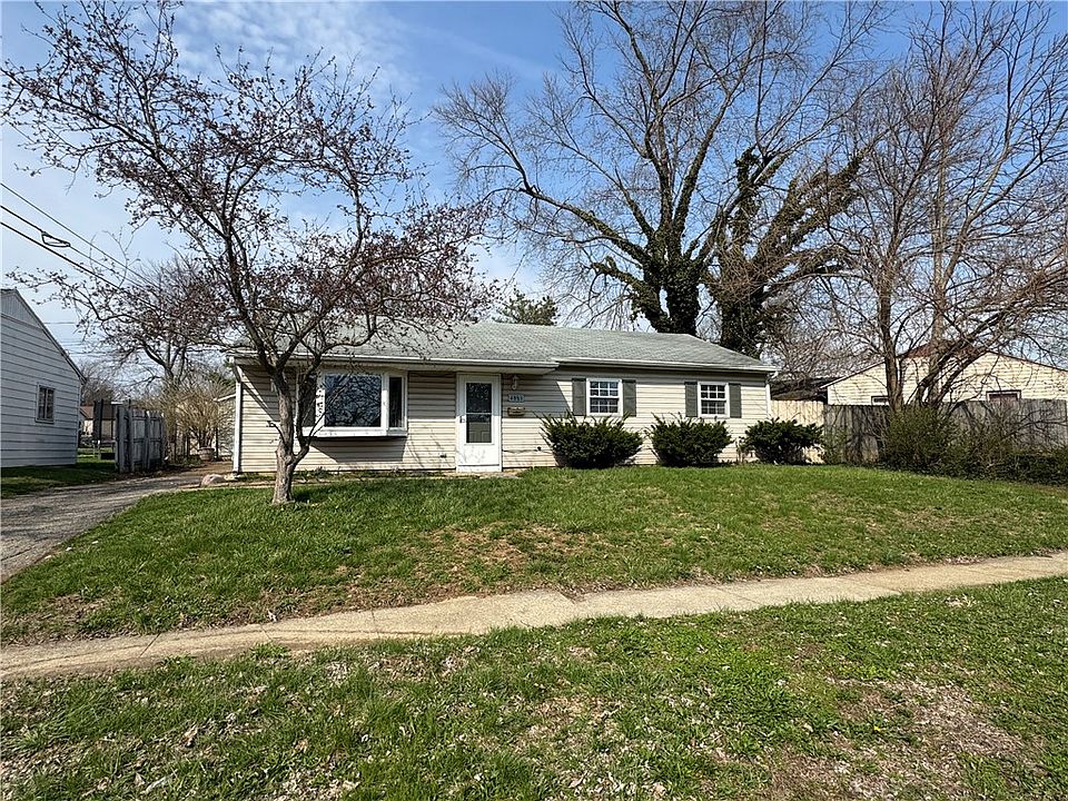 1st image of 4883 Rainier Dr