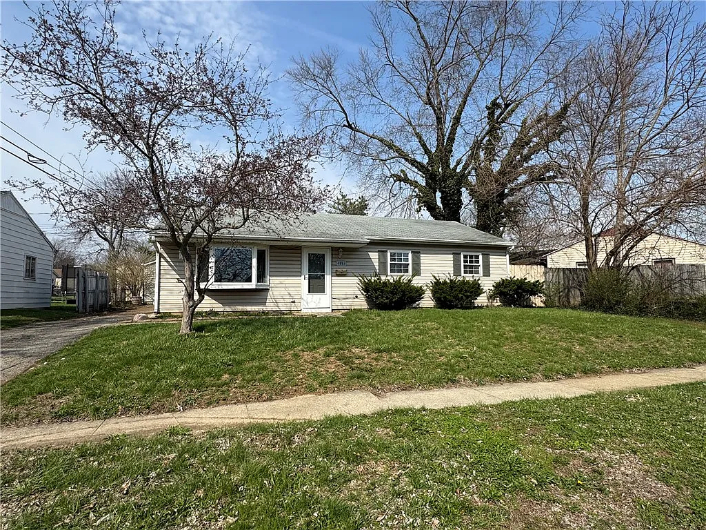 4883 Rainier Dr photo 1