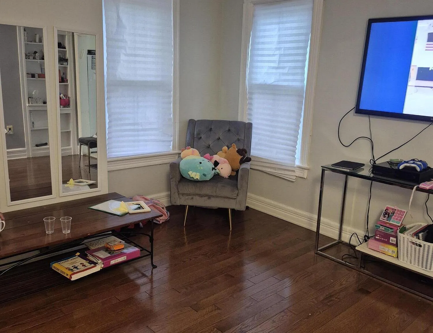4 bed, 1.5 bath, 1960 sqft, $2,100 — Photo 2