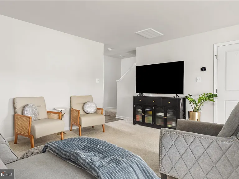 130 Calais Pl — Photo 11