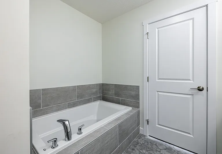 2113 209a St NW — Photo 22