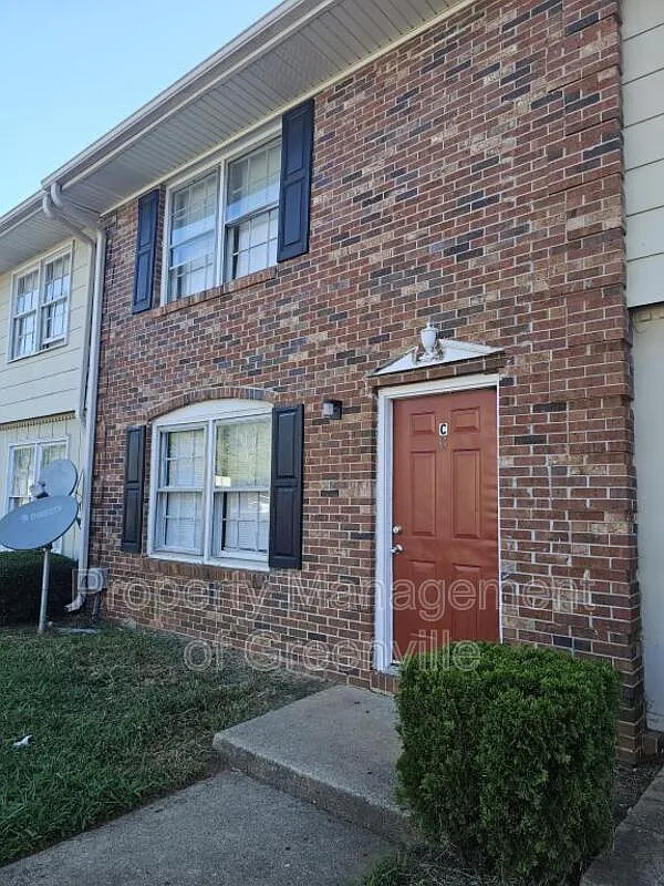 2 bed, 1.5 bath, 1040 sqft, $995 — Photo 1