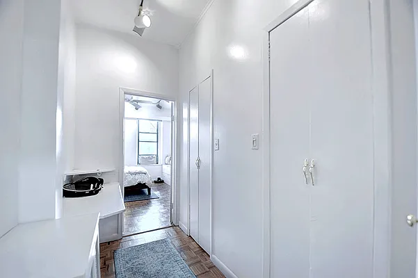 Rented by Urbane Brokerage | media 39