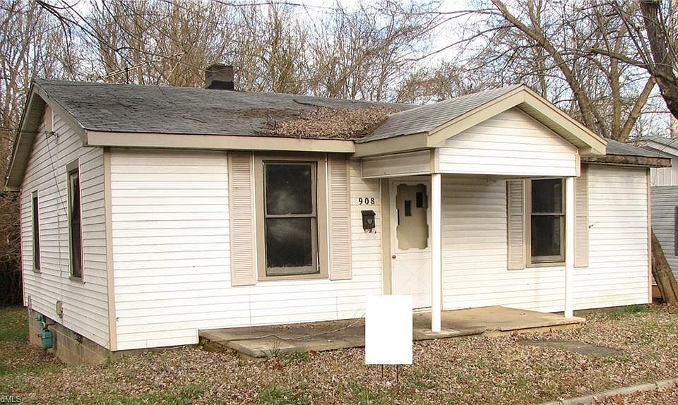 2nd image of 908 Alder St