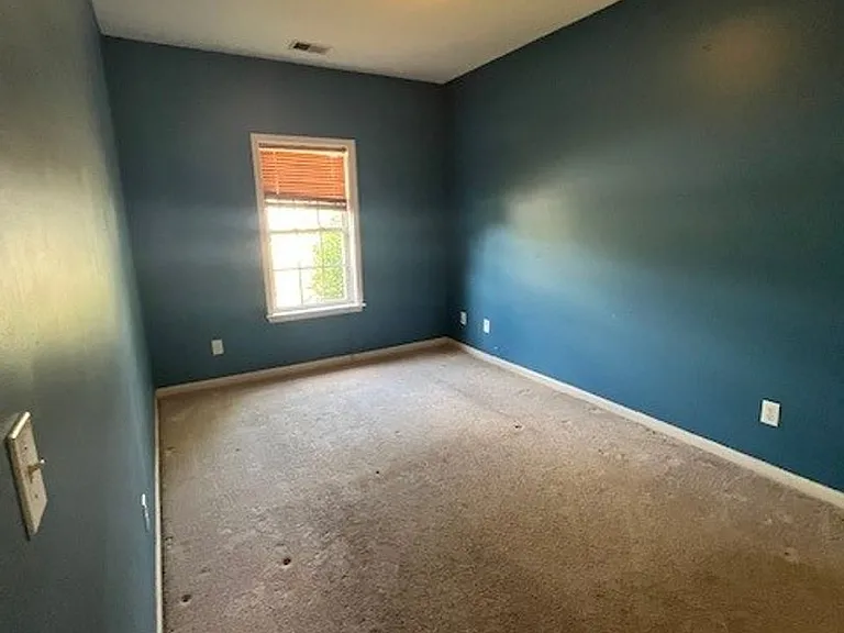 1015 Foxridge Way — Photo 12