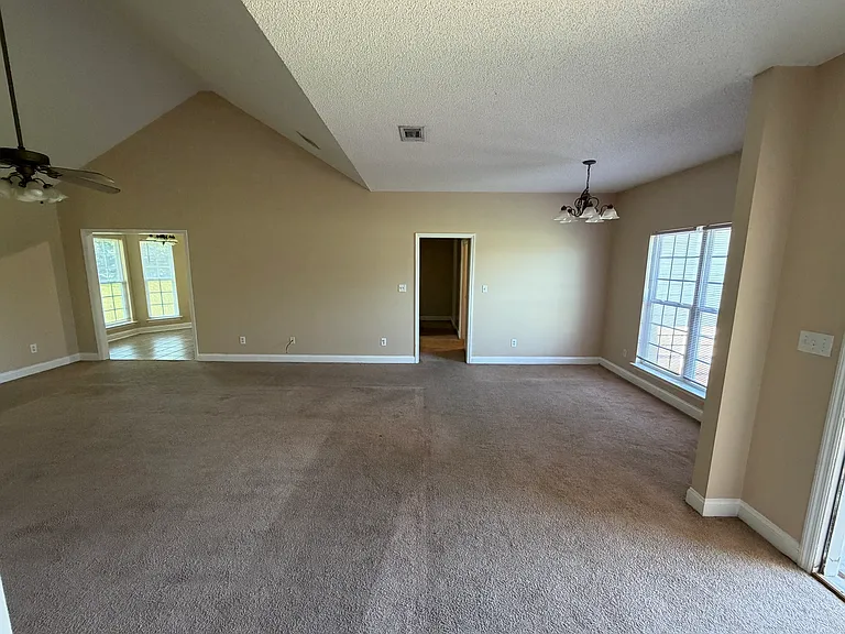 116 Huntingdon Dr — Photo 3