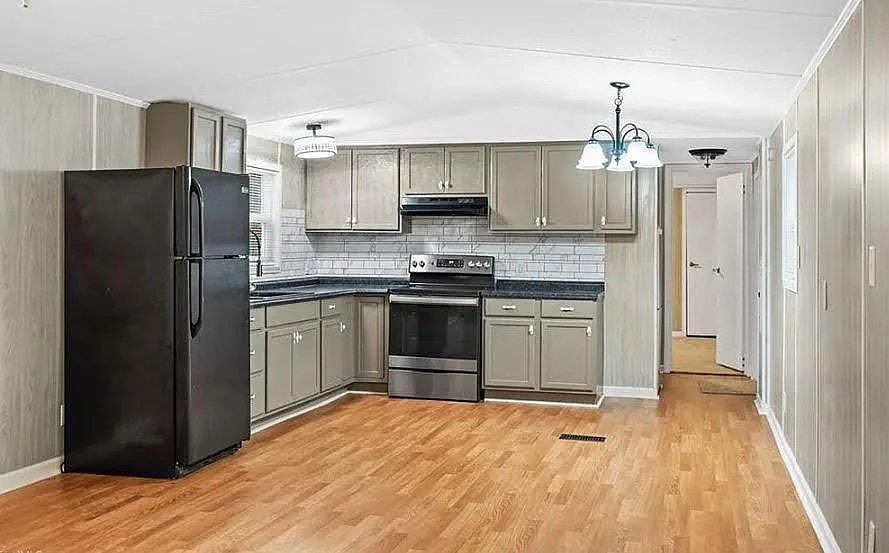3 bed, 1056 sqft, $1,350 — Photo 2