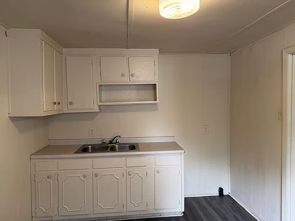 2nd image of 15 Trotter St