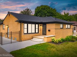 24201 Oneida Ave, Oak Park, MI 48237