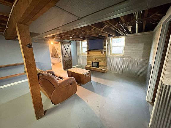 2nd image of 202 S Mill St